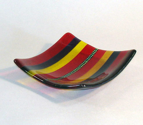 Striped dishes red
